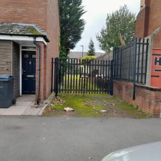 Small Secure Yard To Let