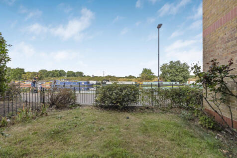 Riverside Close, Hackney, London photo 4