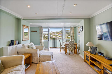 8 Sitting Room Lowerdeck