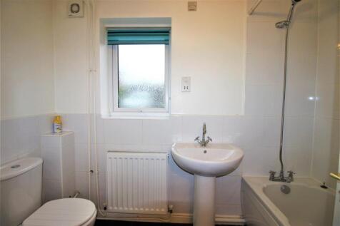 5 - Bathroom.jpg