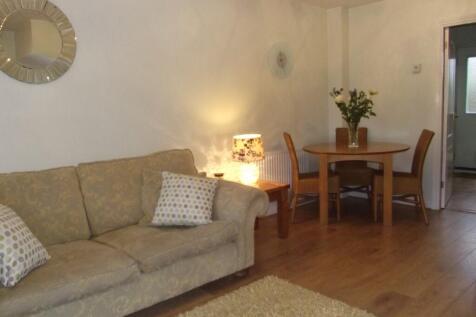St. Margarets Close, Calne photo 3