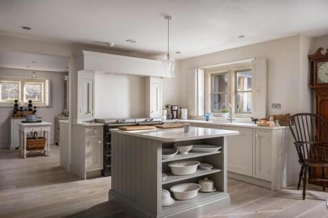27 - Dovecote Cottage - GL7 5NG - Web.jpg