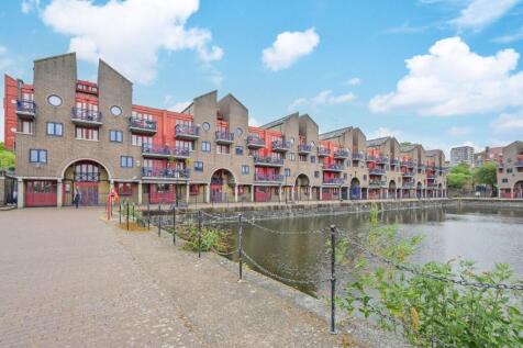 London, E1W - property photo