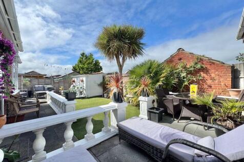 Rear patio to garden