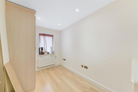 FAIRTHORN ROAD, 3...