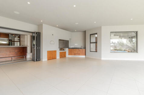 Covered Patio/ Braai/ Pizza