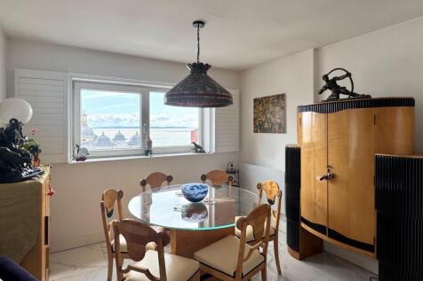 Open Plan Living/Dining/Kitchen