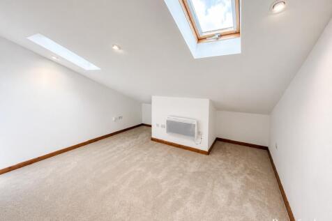 Living/Bedroom Area