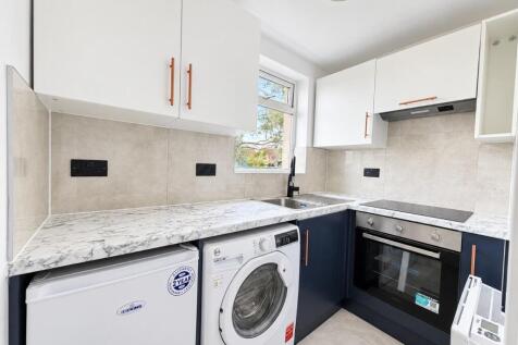 467, Cricklade Road, Swindon photo 4