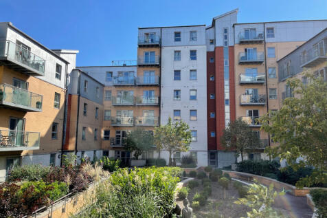 SUPERB 2 BED FLAT