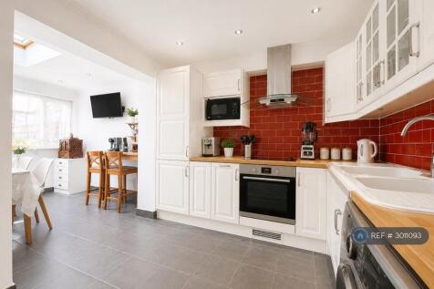 Bannister Close, Greenford, UB6 photo 5