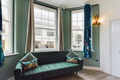 CAM01740G0-PR0071-STILL015