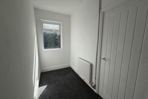 5 Walverden Avenue, Blackpool, FY4 3BT photo 5