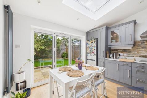 Kitchen / Dining Area