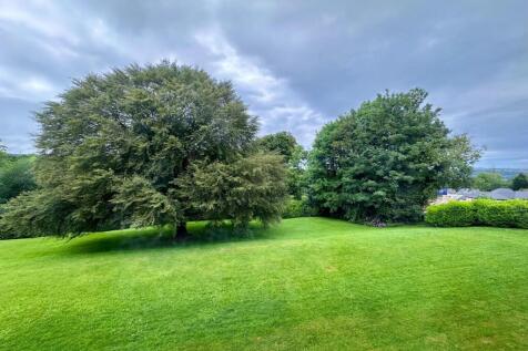 COMMUNAL GROUNDS TENUS COURT