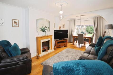 BAY FRONTED THROUGH LOUNGE / DINER