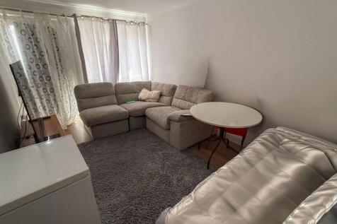 Christie Heights, Newbury, RG14 photo 3