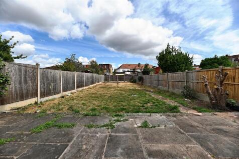 05-rear-garden.jpg