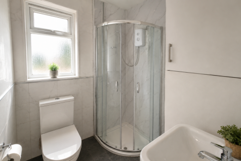 Chigwell Road, London, E18 photo 5