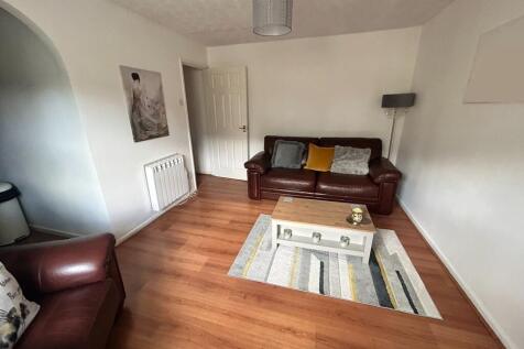 Village Court, Whitworth, OL12 8RH photo 3