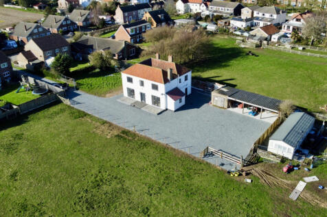 5 Bedroom Detached House - for Sale