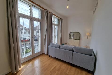 Flat 3, 7 Charlotte Street, Leamington Spa photo 4