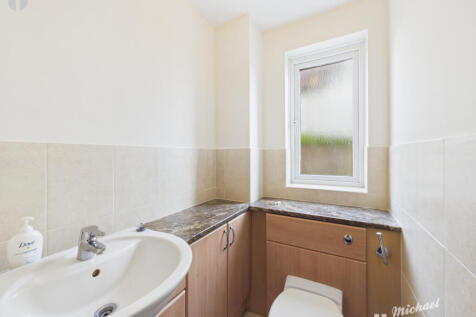 CAM03852G0-PR0437-STILL009