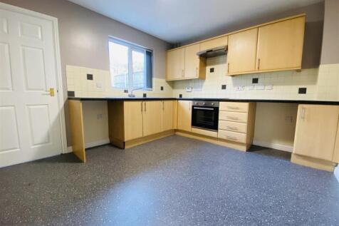 10 Manderston Close, Dudley photo 5