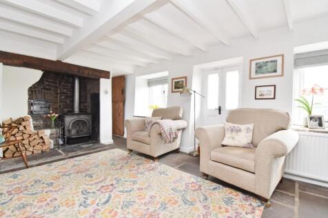 Sitting Room / Dining Room