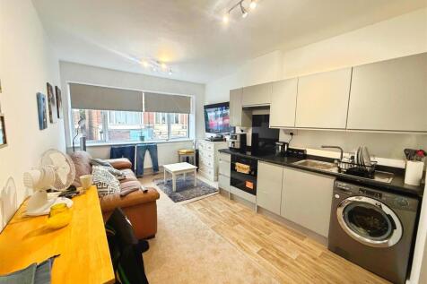 Rushden_High_Street_Flat_1_bedroom_newly_living ro