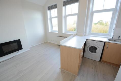 KITCHEN / LIVING ROOM