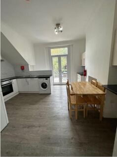 Split-level four double bedroom flat