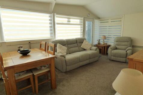 211 Norton Park Lounge Area.jpg