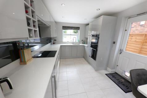 OPEN PLAN DINING KITCHEN