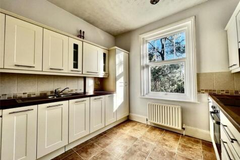 Kings Crescent, Lower Parkstone, Poole, Dorset, BH14 photo 3
