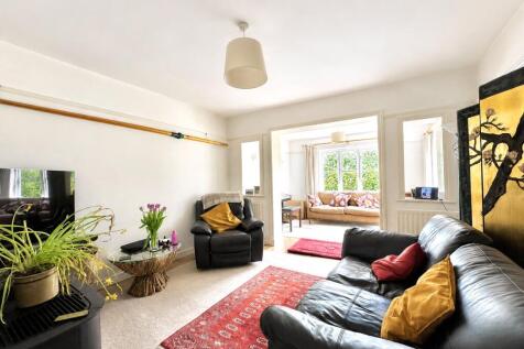 Long Garden Walk, Farnham, Surrey, GU9 photo 3