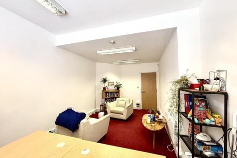 9BB7ECFF-79C7-4B6...