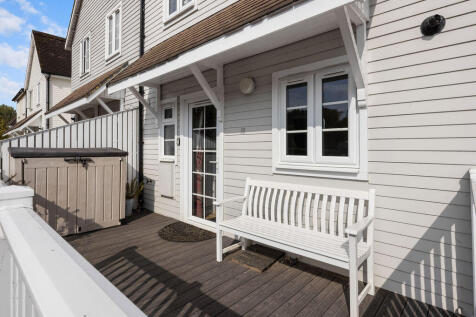 Deck to entrance