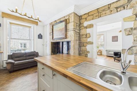 CAM04201G0-PR0061-STILL010