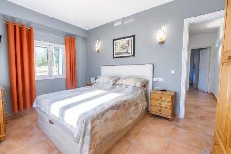 First bedroom on the ground floor