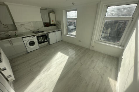 2/3 Bedroom to rent Mackintosh Place, Cathays CF2