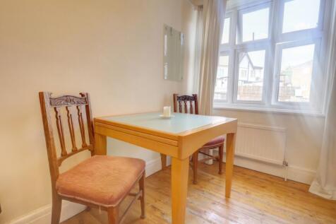 Sycamore Road, Amersham, Buckinghamshire, HP6 photo 4