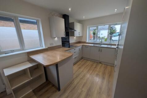 Highfield Avenue, Farington, Lancashire photo 3