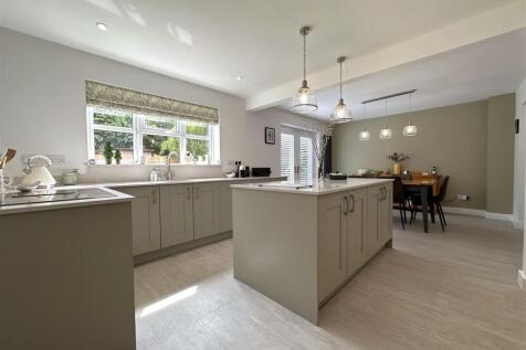Superb Open-Plan Dining Kitchen 297