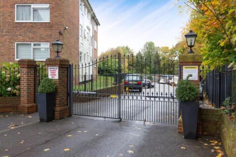 Milton Court 5 gates.jpg