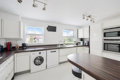 ST THERESA CLOSE (20).jpg