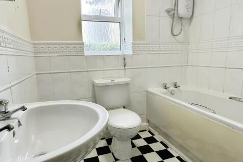 Apartment A bathr...