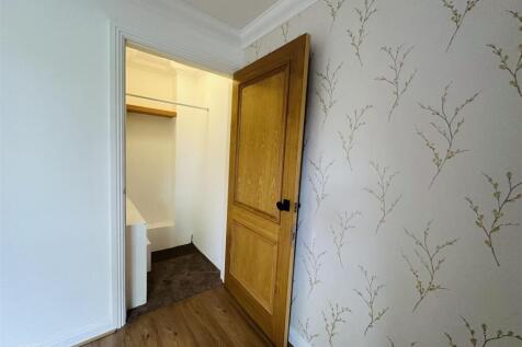 Lake Farm Close, Ferndown photo 3