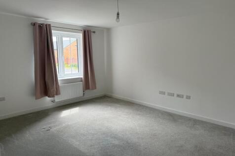 4 bedroom Detached House in Vicar Wood Way, Derby photo 4
