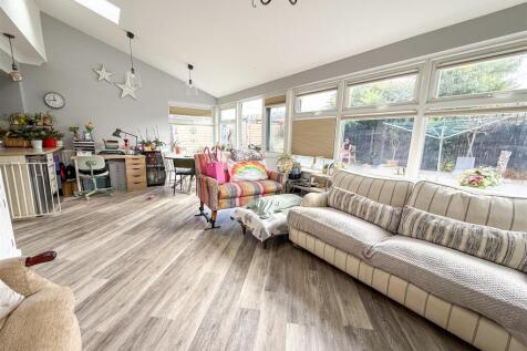 ADDITIONAL VIEW OF LOUNGE/FAMILY ROOM